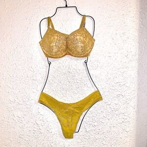 NWT Victoria’s Secret Push-Up and Thong 😱